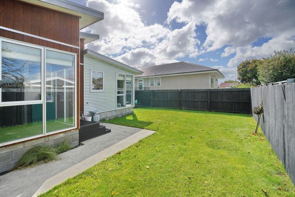 Haven in Woolston - Photo 1