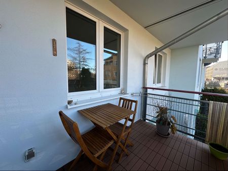 Helle, gepflegte Wohnung mit Balkon und Einbauküche - Photo 2
