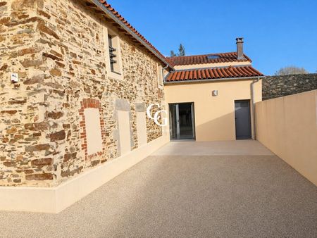 Location Maison 6 pièces 115m² VIEILLEVIGNE 44116 - Photo 4