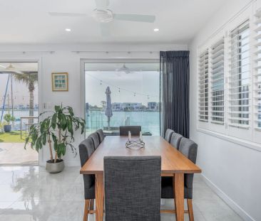 Modern Executive Waterfront Residence - Photo 2