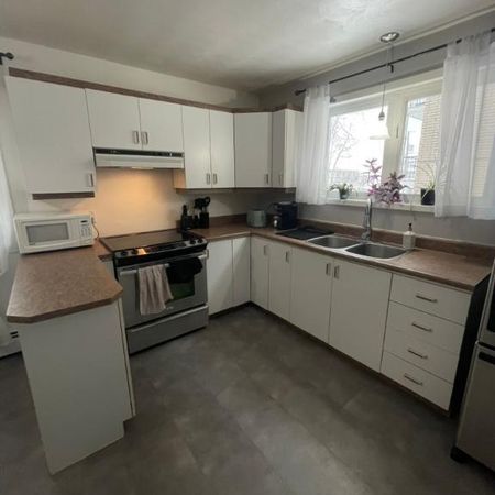 4 1/2 à pied de l'UdeS - Photo 3