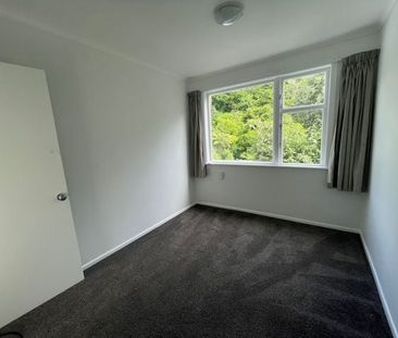 Modern 2 Bedroom - with carpark - Photo 3