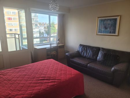 Modern Two Bed apartment close to river in the heart of Pimlico - Photo 3