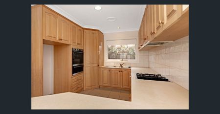 Bright and comfortable in a quiet Beaumaris street! - Photo 4