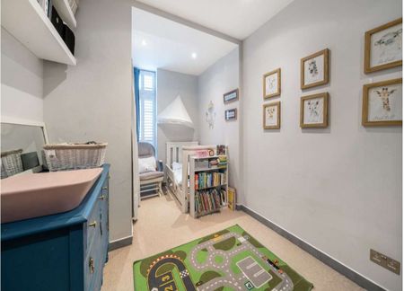 2 Bed Flat, Gwendwr Road, W14 - Photo 2