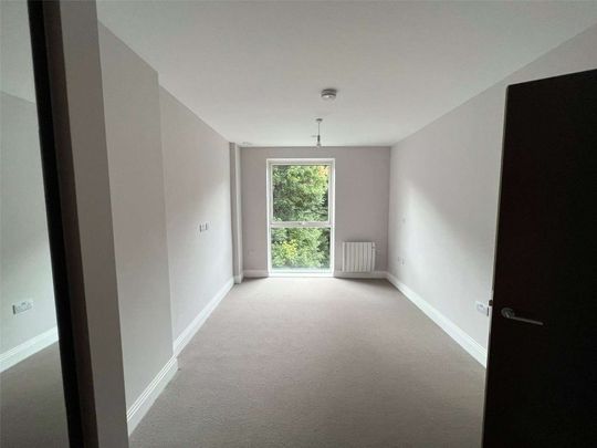 A large, modern two bedroom apartment at the edge of the Pantiles - Photo 1