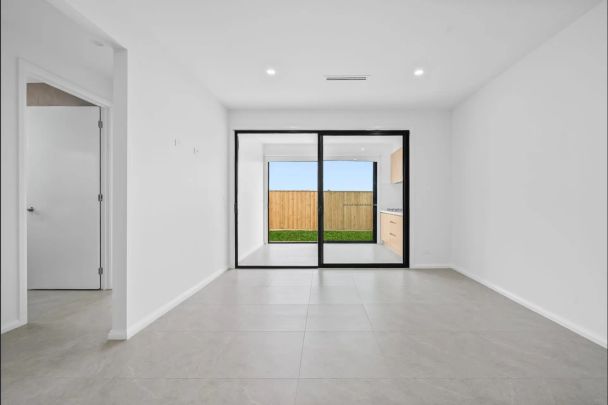 Stylish 4-Bedroom Family Home with Sunroom & Kitchenette – Prime Wollert Location - Photo 1