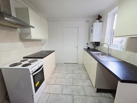 3 bedroom terraced house to rent - Photo 4