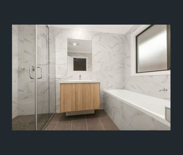Stylish Townhouse in Prime Mount Waverley Location - Photo 4