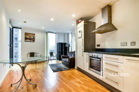 1 bedroom flat to rent - Photo 2