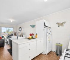 Charming 2-Bedroom, 1-Bathroom Unit for Rent - Photo 4