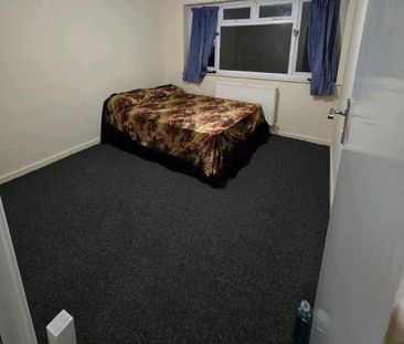 1 bedroom in a house share to rent - Photo 4