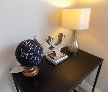 3 bedroom Flat To Let - Photo 4