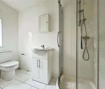 1 bedroom in a house share to rent - Photo 6