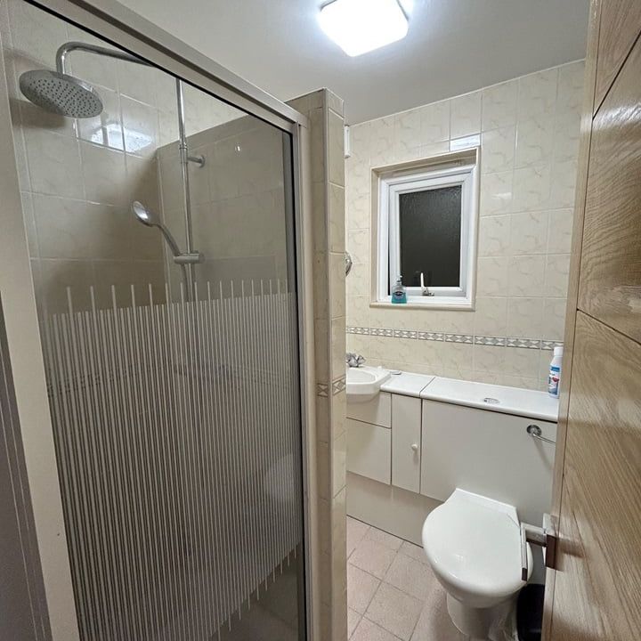 Room in a Shared House, Leslie Park Road, CR0 - Photo 1