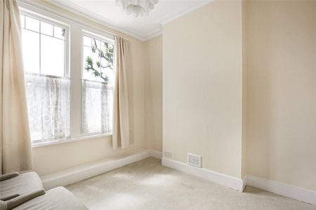 4 bedroom apartment to rent - Photo 3