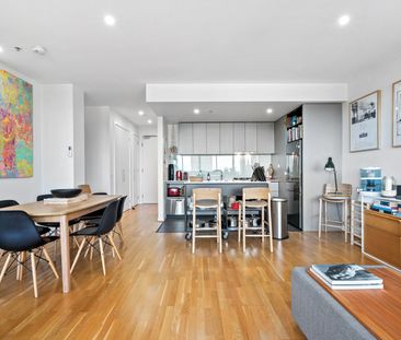 Bright and Spacious Elsternwick Apartment with Solar Power & Batter... - Photo 1