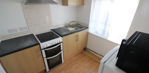 Wood Lane, Isleworth - Photo 2