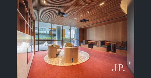 Stylish Higher Level TWO- Bedroom Apartment in Prime Box Hill Location - Photo 1