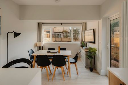 5 Bedroom Home – Medium Let - Photo 4