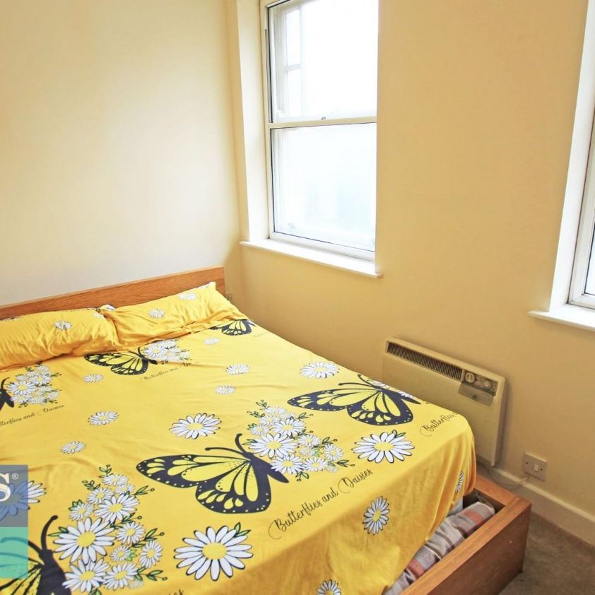 2 bedroom Flat To Let - Photo 1