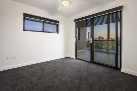 Modern Boutique Apartment with Spacious Balcony in Windsor - Photo 5