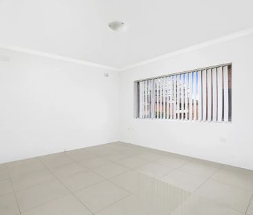 Well Presented Unit In Ultra Convenient Location - Photo 4