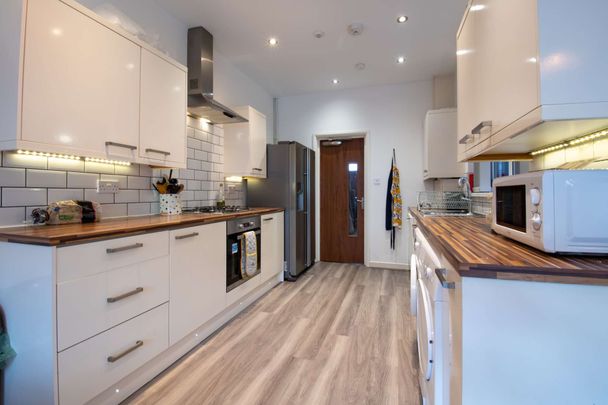 Premium student living! - Photo 1