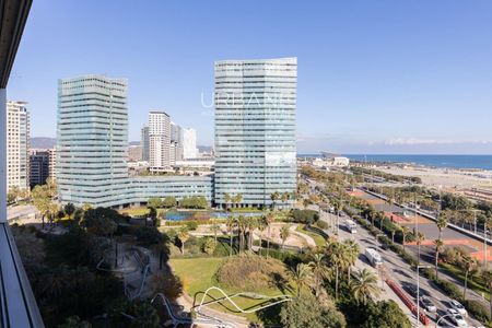 Elegante piso de 3 dormitorios con vistas al mar y gran terraza privada en Sant Martí - Photo 3