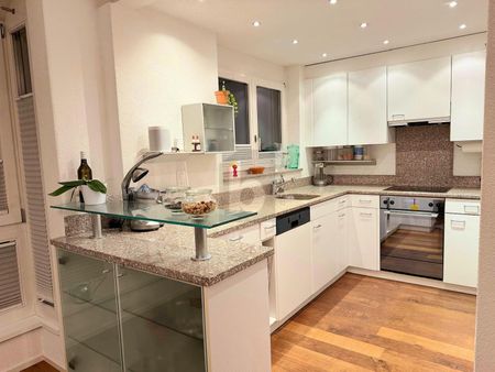 CHARMANT UND RUHIG MIT IDYLLISCHEM GARTEN - Foto 2