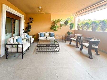 Apartamento planta baja en alquiler en Marbella, Marbella - Photo 2