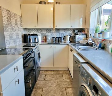 3 bedroom semi-detached house to rent - Photo 6