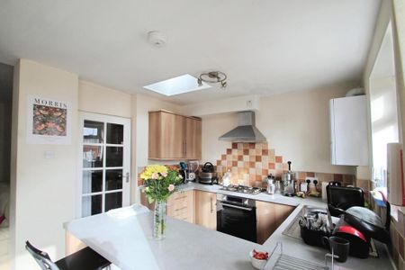 4 bedroom terraced house to rent - Photo 5