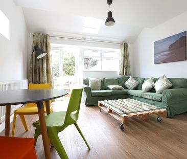 4 bedroom end of terrace house to rent - Photo 3