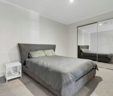 Stylish Furnished One-Bedroom in Prime City-Fringe Location - Photo 2