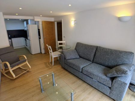 2 bedroom flat to rent - Photo 2