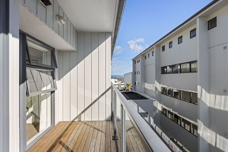 Spacious City Fringe Apartment - Photo 2