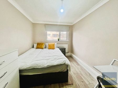 Oldwyk, Basildon - Photo 2