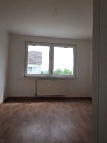 neu renovierte 4 Raum Wohnung im 2.OG - Foto 2