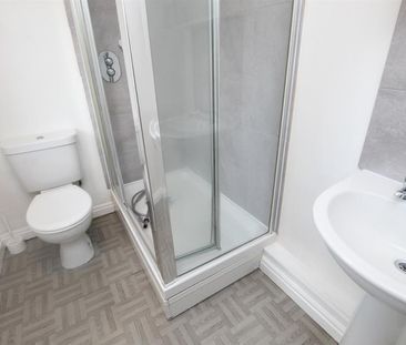 2 bedroom Flat To Let - Photo 6