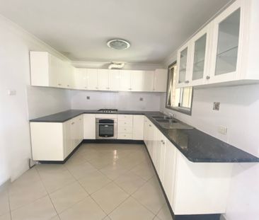 Spacious 4-Bedroom Family Home in Bonnyrigg Heights - Photo 1