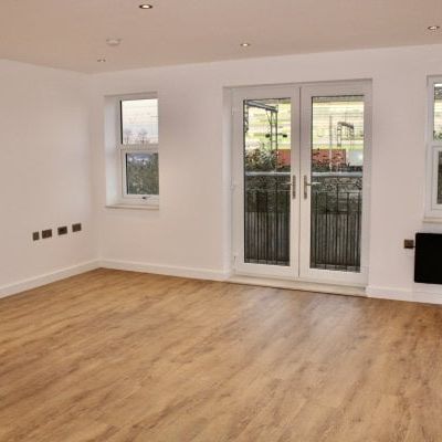 Crescent House, Rugby, CV21 - Photo 1