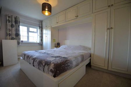 Wentworth Close, Ashford, TW15 - Photo 3