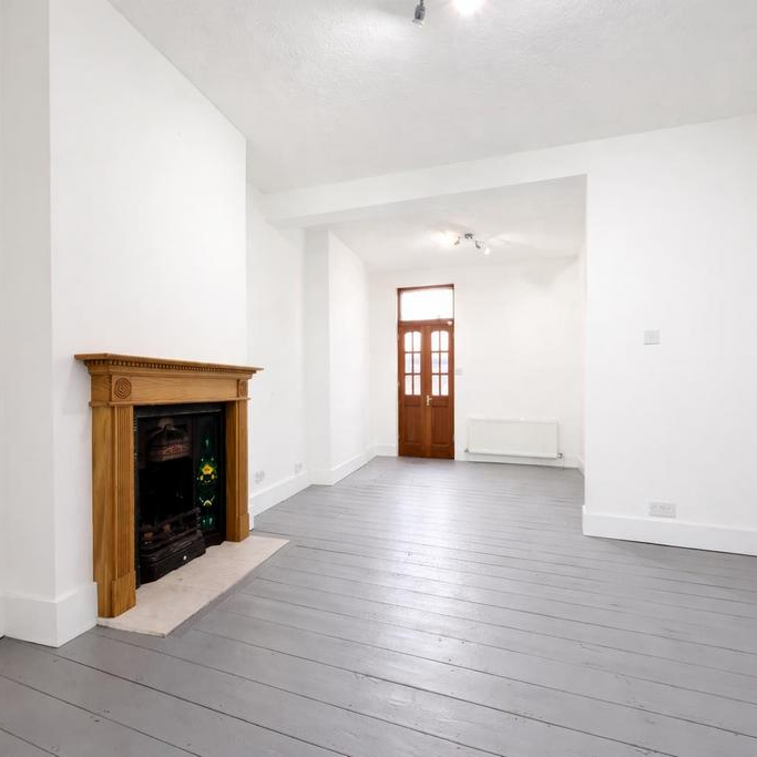 3 bedroom end of terrace house to rent - Photo 1