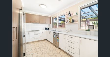 Family home minutes to local amenities - Photo 5