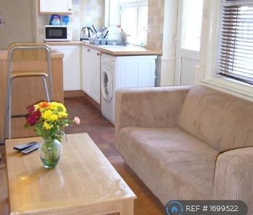1 bedroom in a house share to rent - Photo 4