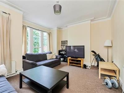 Fontarabia Road, SW11 - Photo 1