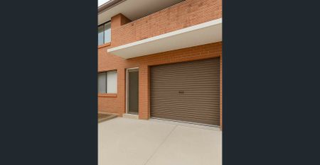 well-maintained 3-bedroom townhouse - Photo 3