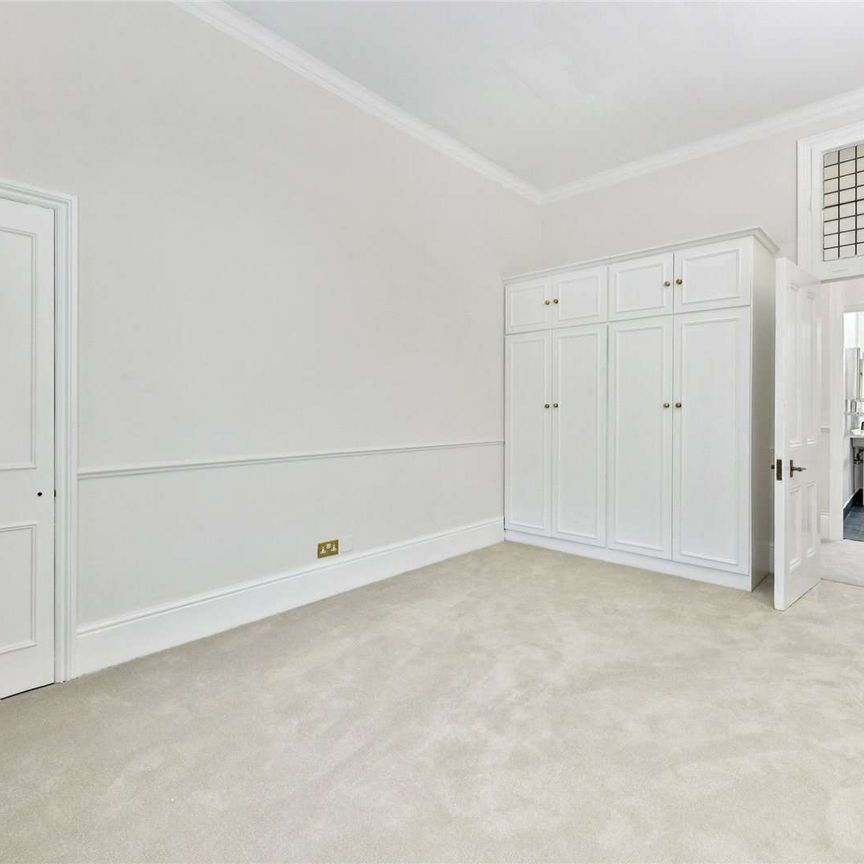 Spacious four bedroom ground floor apartment. - Photo 1