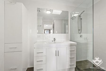 Furinshed Two Bed in City Oasis - Photo 5